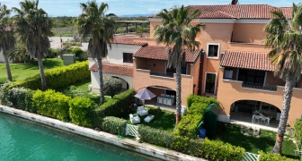 PRESTIGIOSA VILLA CON GIARDINO E VISTA MARE